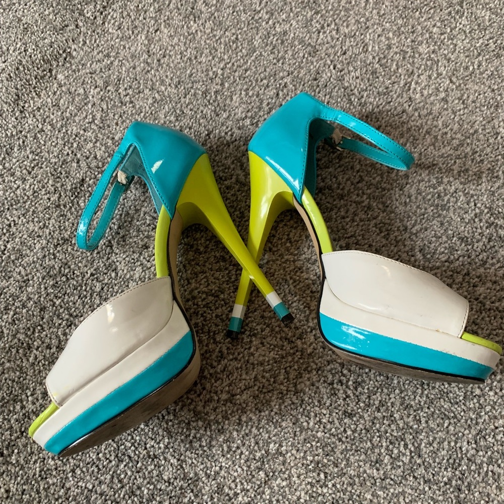 Platforms - Picture 2 of 5